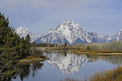 Mt. moran reflecting in snake river at oxbow bend