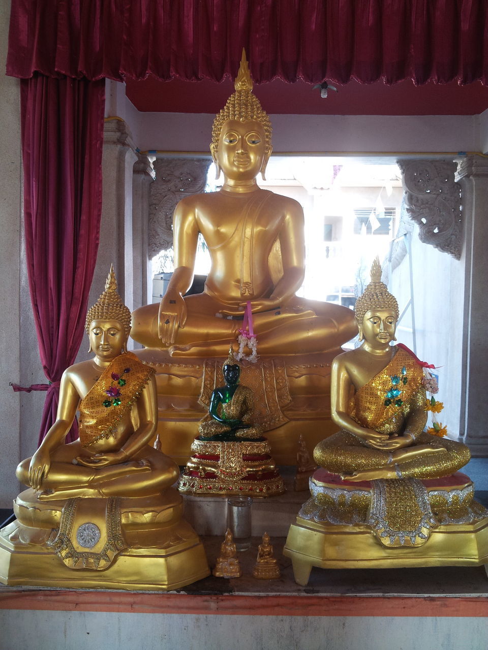 BUDDHA STATUE IN TEMPLE