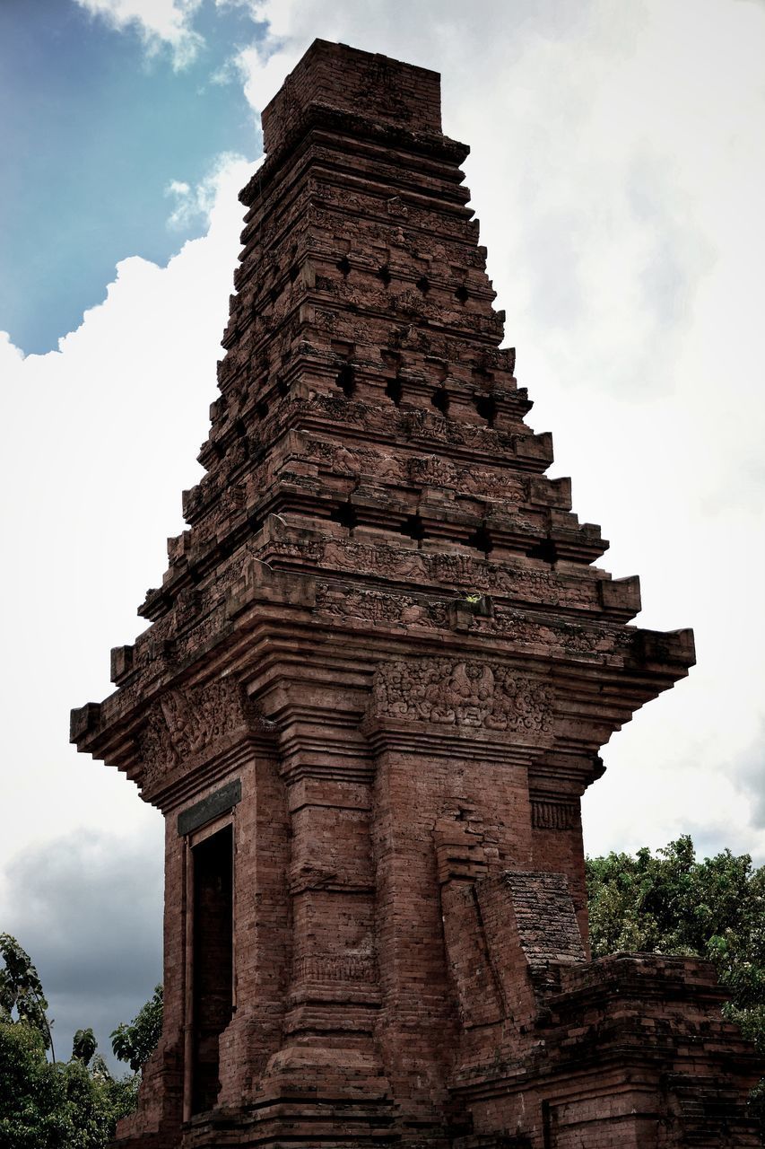 LOW ANGLE VIEW OF ANCIENT TEMPLE