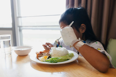 Portrait of young woman having food