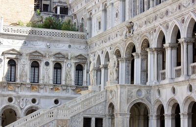 Courtyard doge palace venice