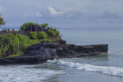 Close up shot of a cliff with a temple on it in tanah lot, bali