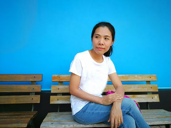 Portrait of smiling girl sitting on bench