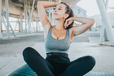 Portrait of young woman exercising in gym