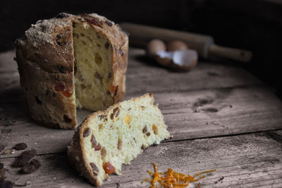 Close-up of chopped bread on cutting board