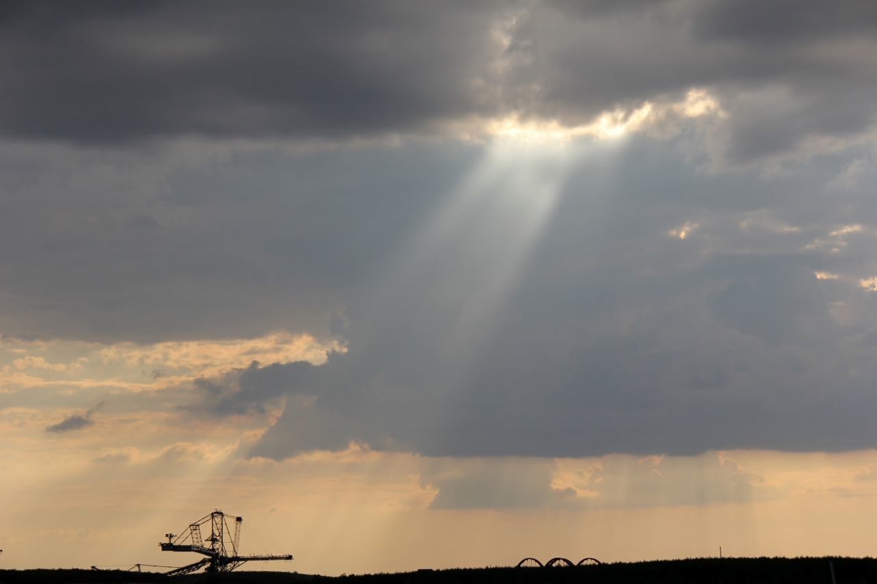 sky, cloud - sky, sun, sunbeam, cloudy, silhouette, beauty in nature, scenics, sunset, tranquility, tranquil scene, low angle view, sunlight, nature, cloud, weather, cloudscape, idyllic, overcast, dramatic sky