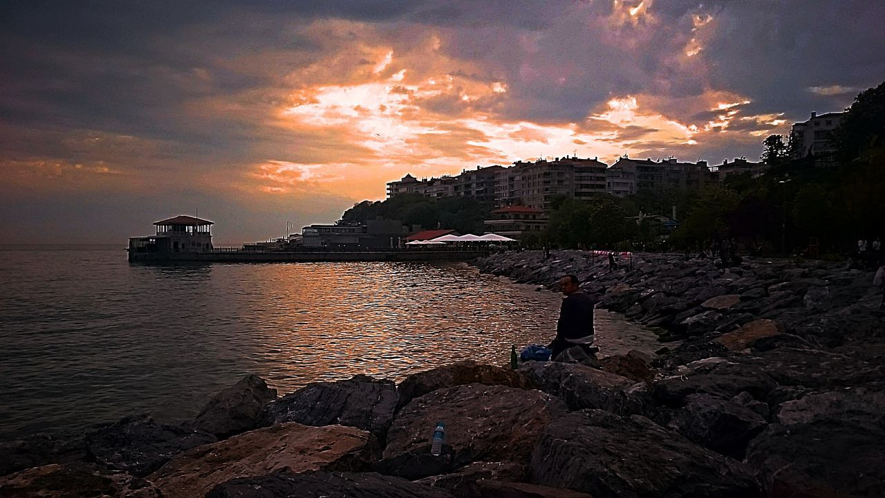 sunset, cloud - sky, sky, sea, water, beauty in nature, built structure, nature, architecture, no people, building exterior, beach, outdoors, scenics, horizon over water, day