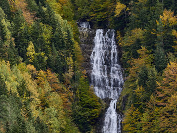 Views at the entrance to the bujaruelo valley in autumn, huesca, spain.