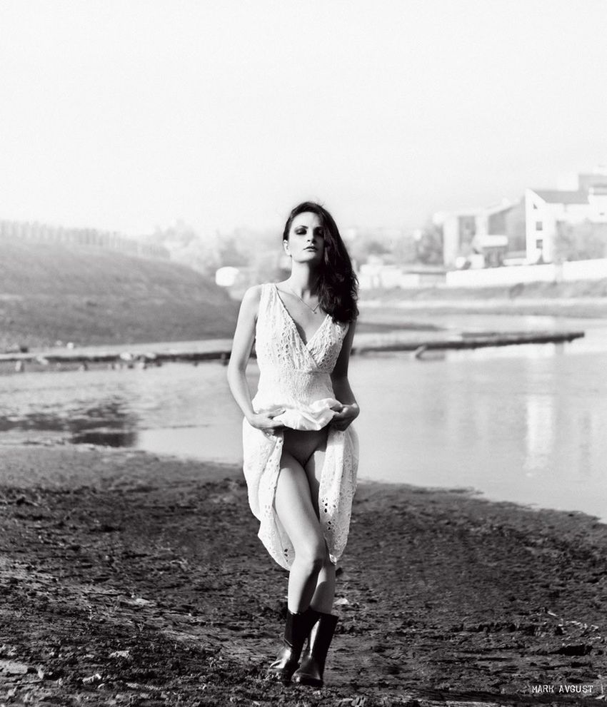 PORTRAIT OF YOUNG WOMAN STANDING IN WATER