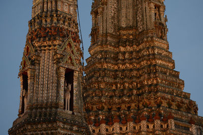 Wat arun temple against clear sky