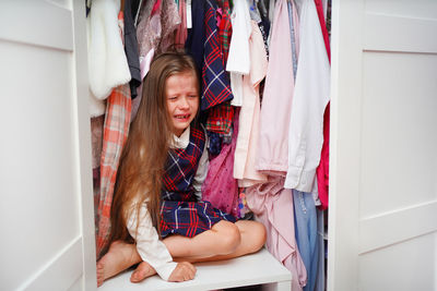 The schoolgirl hid in the closet, the girl does not want to go to school because of the bullying.