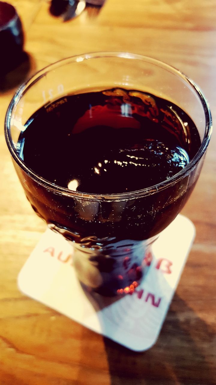 CLOSE-UP OF DRINK IN GLASS ON TABLE