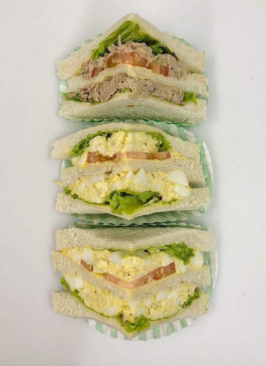 HIGH ANGLE VIEW OF BREAD IN CONTAINER