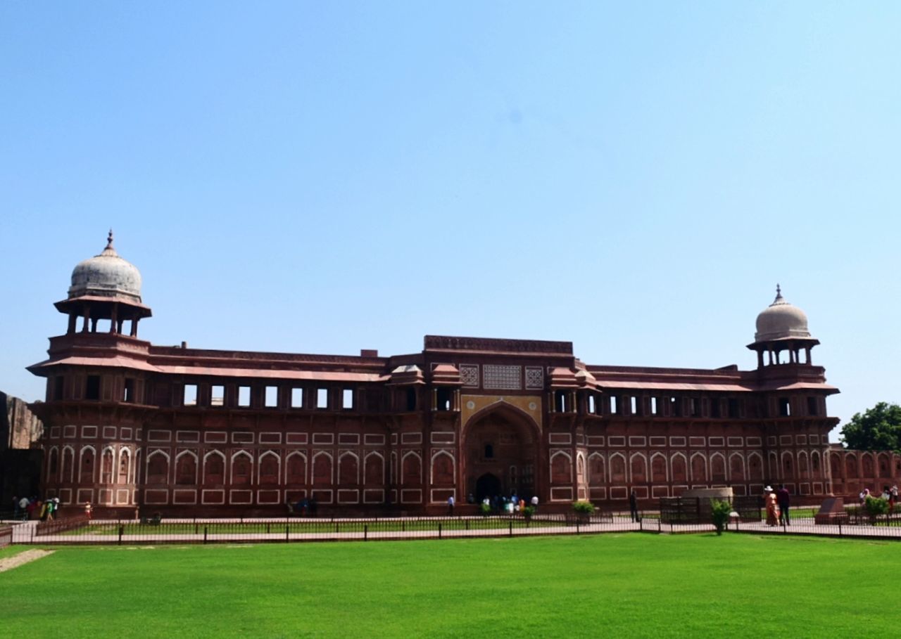 VIEW OF HISTORICAL BUILDING AGAINST SKY