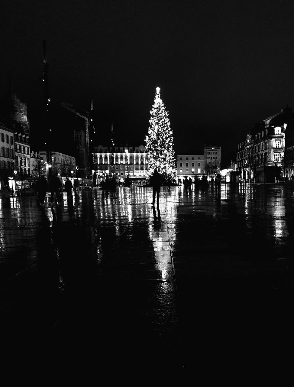 architecture, night, built structure, darkness, building exterior, illuminated, light, black and white, water, city, cityscape, reflection, travel destinations, skyline, monochrome photography, monochrome, sky, nature, building, evening, no people, tourism, outdoors, river, dusk, travel, celebration, copy space, lighting