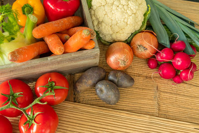 Various raw vegetables lie on a table.