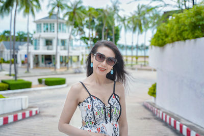 Portrait of young woman in sunglasses