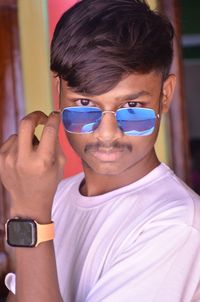 Portrait of young man wearing sunglasses