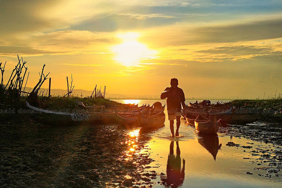 sunset, water, sky, orange color, sea, sun, cloud - sky, silhouette, scenics, beauty in nature, reflection, nature, tranquility, cloud, lifestyles, tranquil scene, nautical vessel, leisure activity