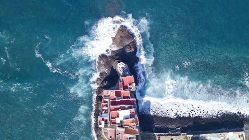 Panoramic view of waves splashing on sea