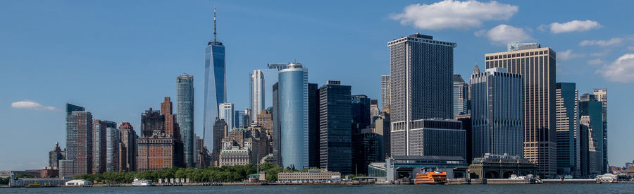 Shot  of the  manhattan, district of new york , taken from the hudson river