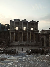 Old ruin building against sky