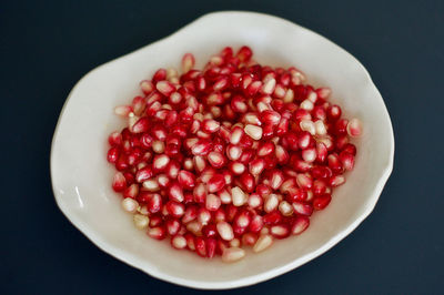 Close-up of pomegranate seeds in bowl
