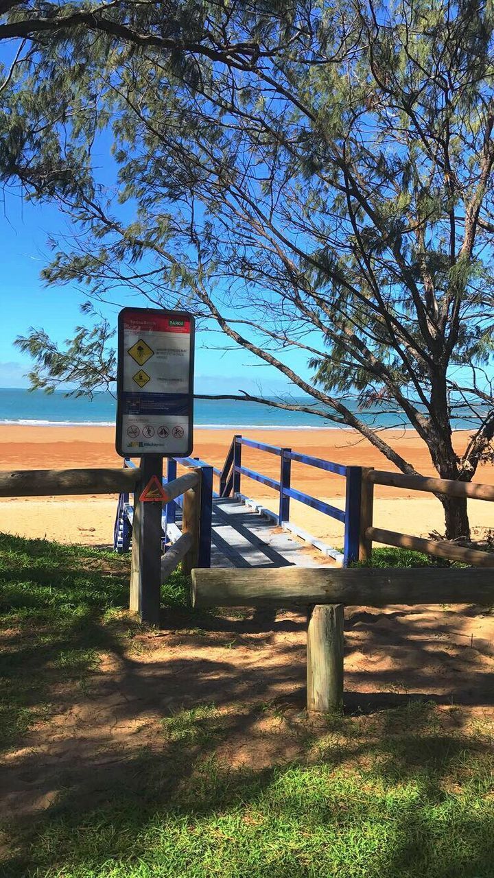 INFORMATION SIGN AGAINST TREE