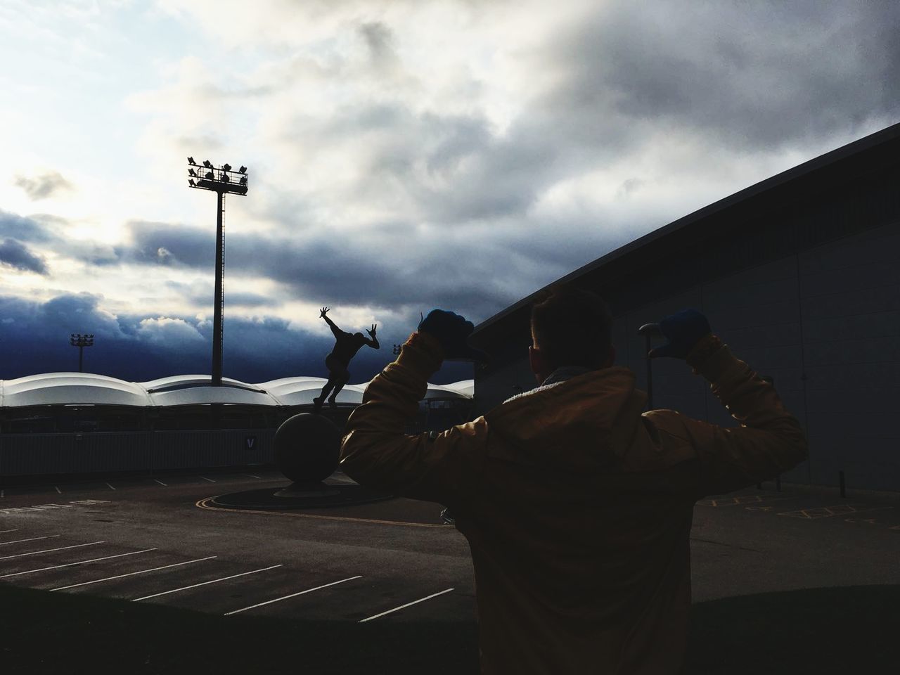 sky, cloud - sky, transportation, airplane, air vehicle, mode of transportation, real people, men, one person, nature, airport, leisure activity, airport runway, outdoors, occupation, standing, travel, rear view, aerospace industry