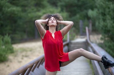 Portrait of young woman exercising in gym