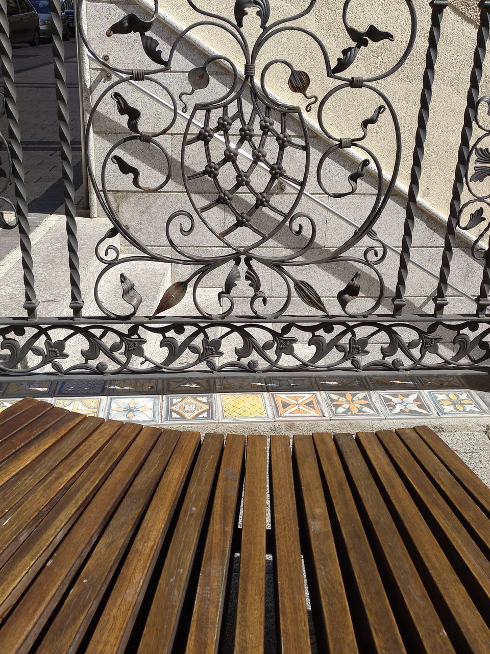 HIGH ANGLE VIEW OF WOODEN RAILING