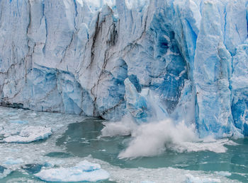 Chunk breaking off perito moreno glacier, los glaciares national park