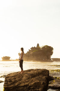 Full length of man looking at sea against sky