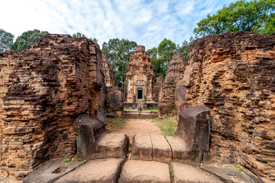 Old ruins of building against sky