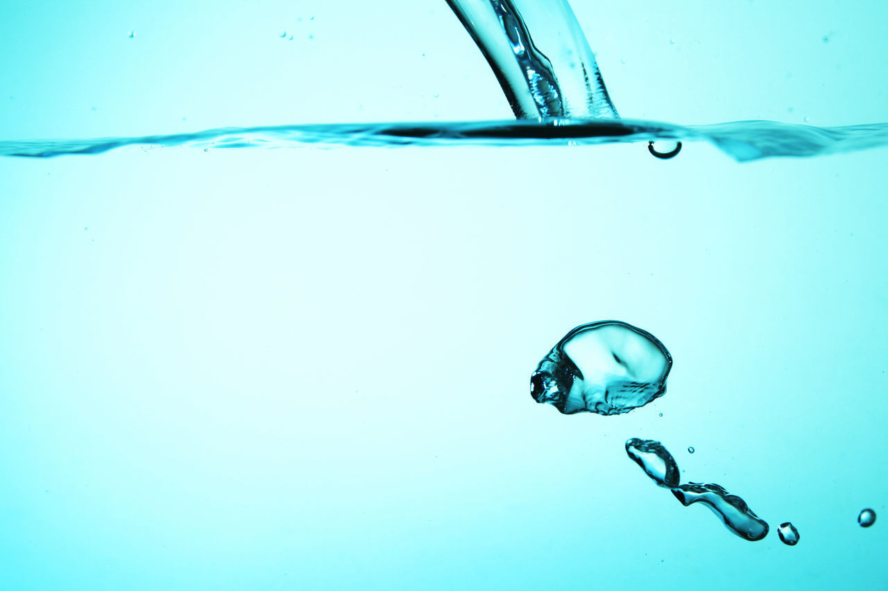 CLOSE-UP OF BUBBLES SWIMMING IN POOL