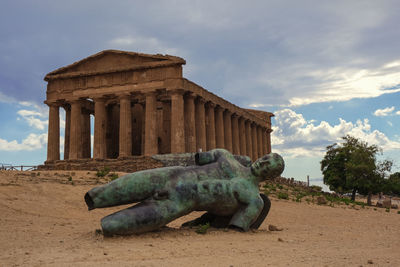 Statue of historic building against sky