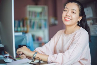 Portrait of a smiling young woman