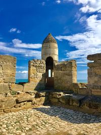 Old ruin building against sky