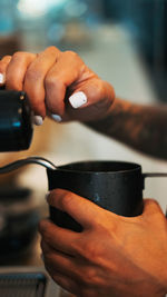 Close-up of man hand holding coffee