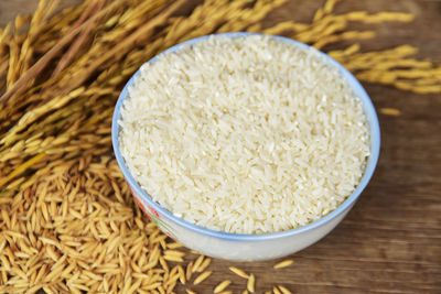 Close-up of rice in bowl on table