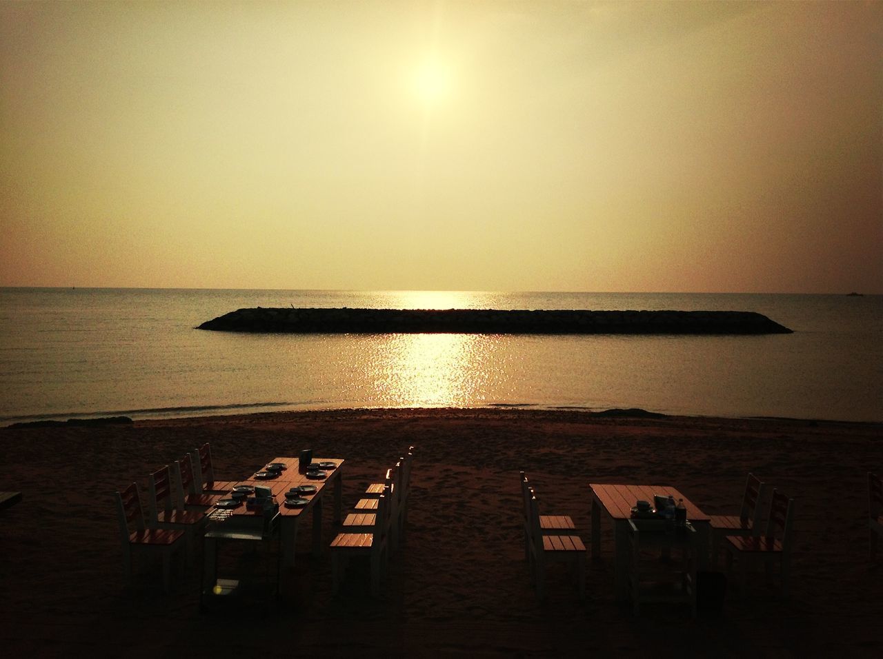 horizon over water, sea, water, sun, sunset, beach, tranquil scene, scenics, tranquility, clear sky, sunlight, beauty in nature, shore, copy space, idyllic, nature, reflection, chair, sky, orange color