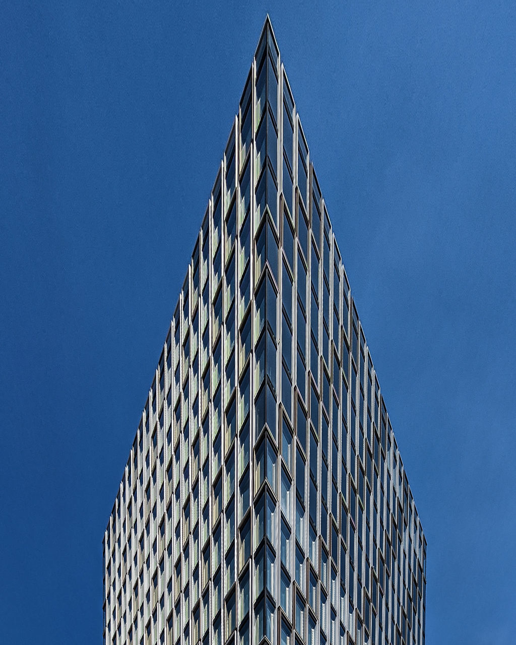 LOW ANGLE VIEW OF BUILDING AGAINST CLEAR BLUE SKY