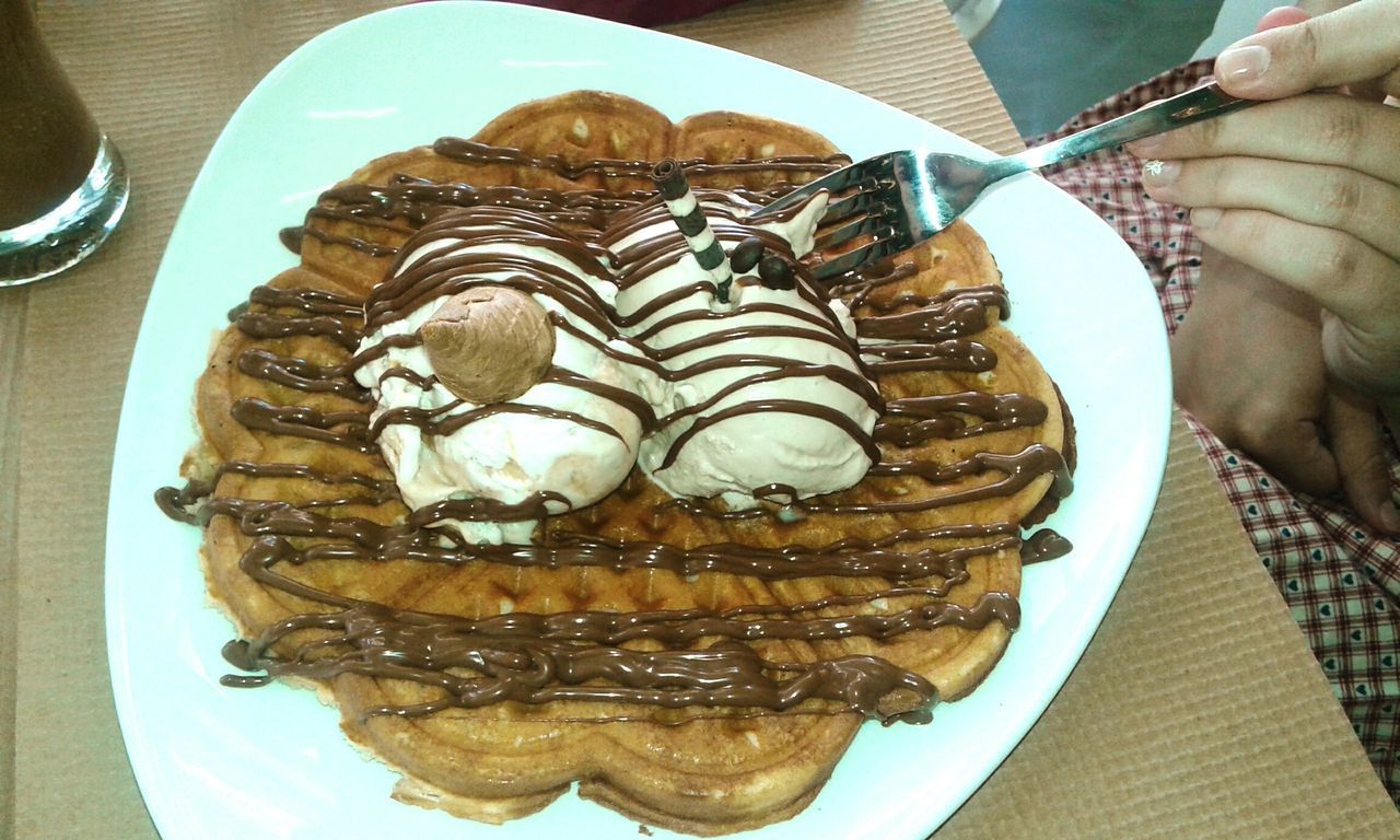 CLOSE-UP OF DESSERT IN PLATE