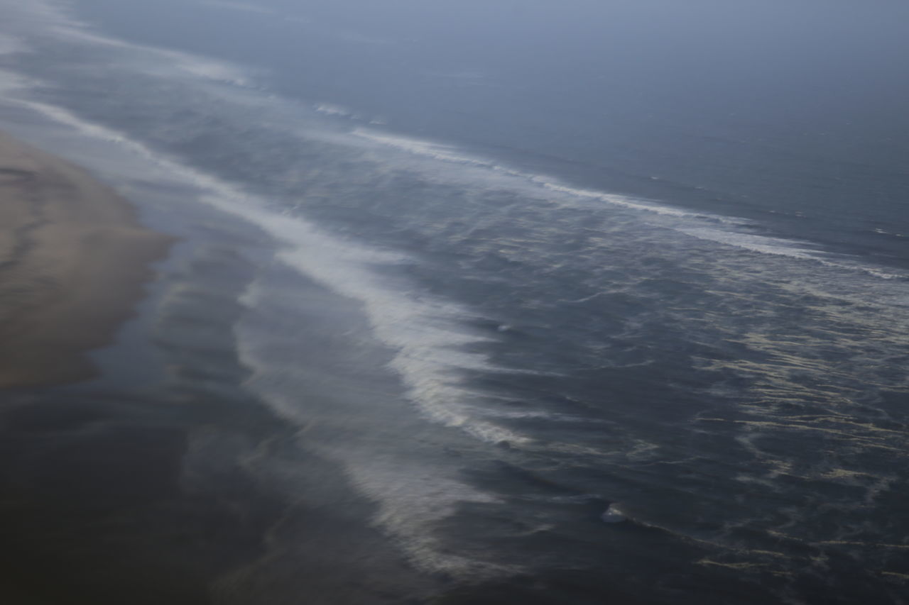 HIGH ANGLE VIEW OF SEA WAVES