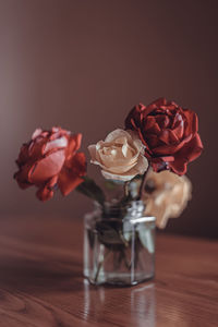 Close-up of rose bouquet in glass vase on table