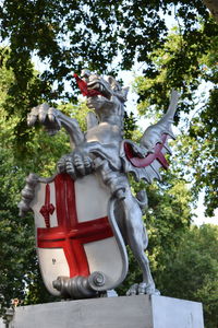 Statue against sky