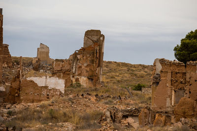 Old ruin building against sky