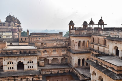 Beautiful view of orchha palace fort, raja mahal and chaturbhuj temple from jahangir mahal, orchha