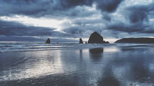 Scenic view of sea against cloudy sky