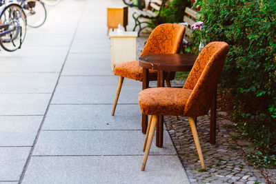 Chairs and table against trees